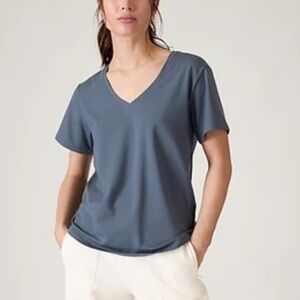 ATHLETA CROP V NECK CROP TEE, SIZE XS, GRANITE BLUE